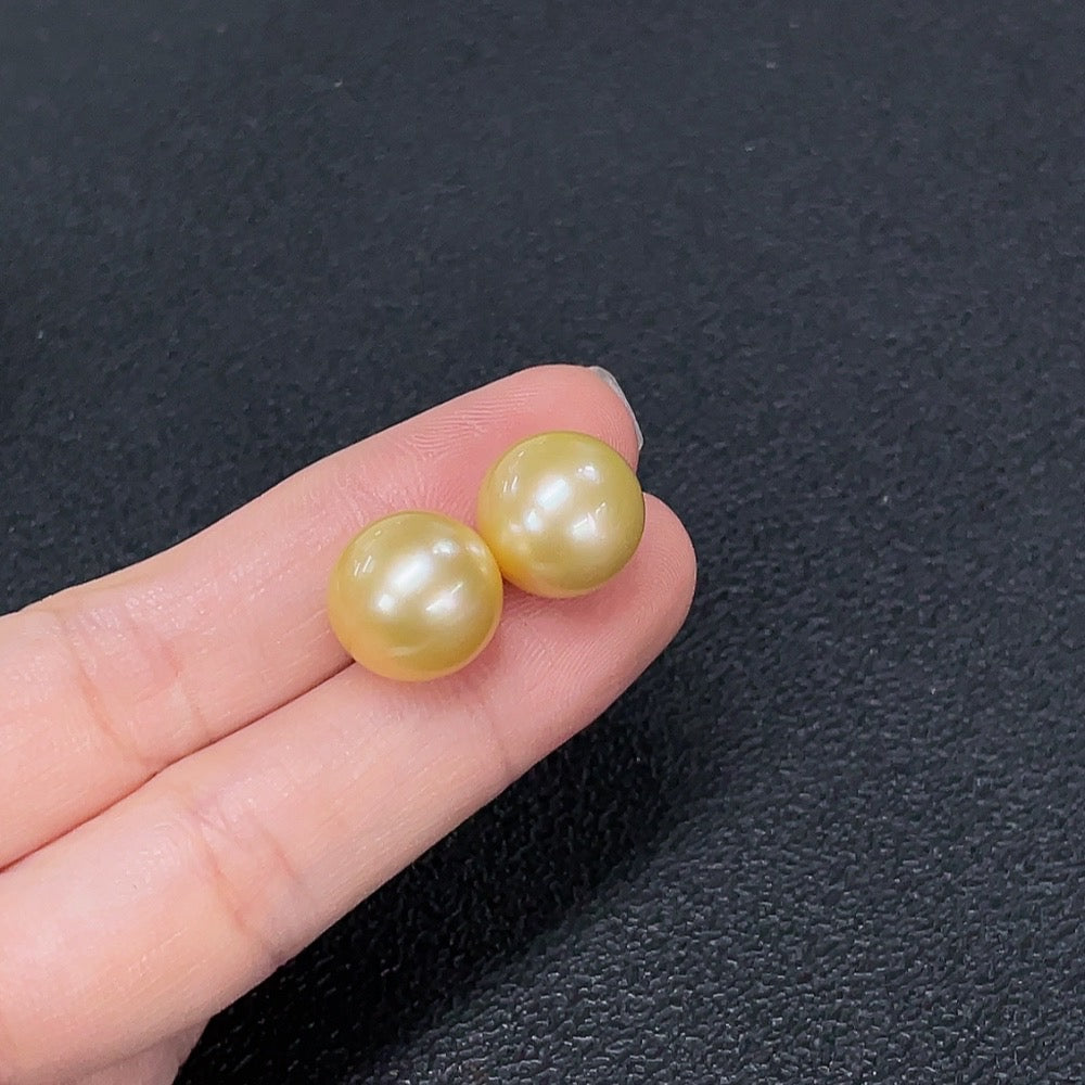 Seawater Pearl Earrings with 18K Gold Setting, Approximately 12.1mm, Color Origin Undetermined