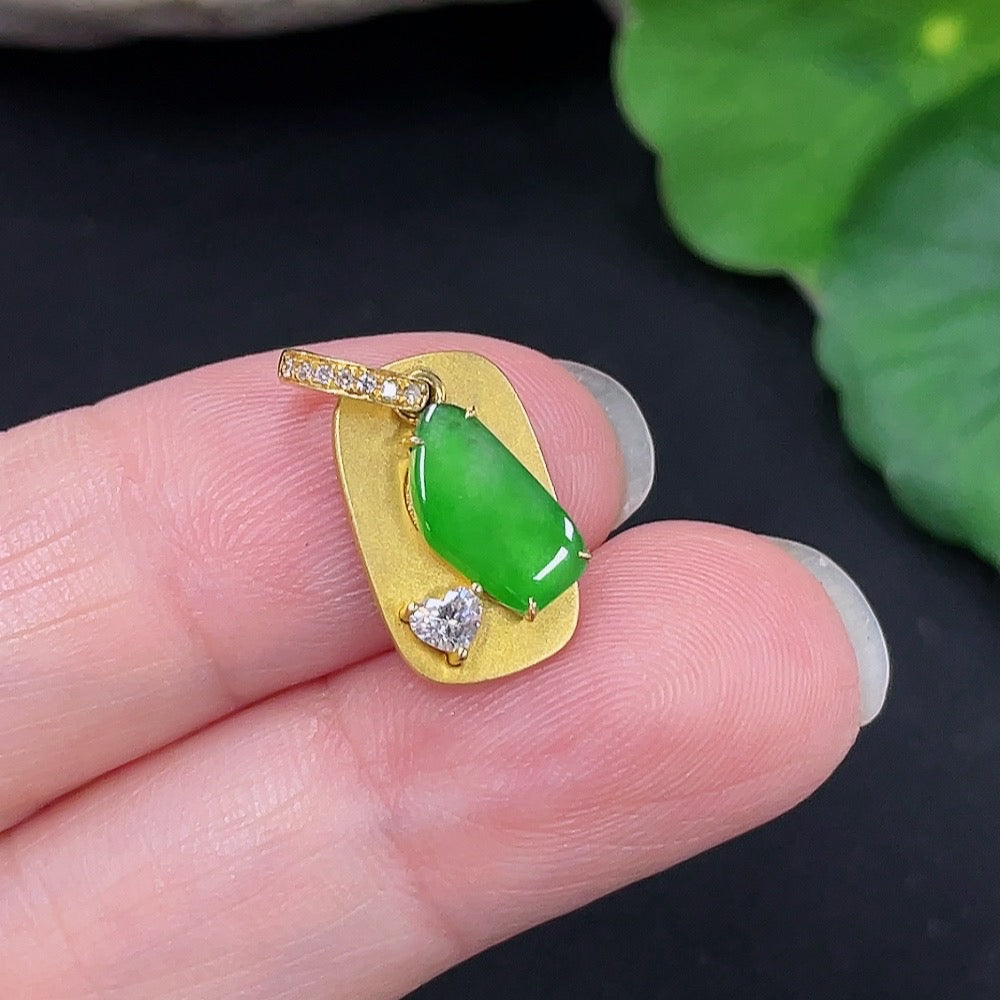 Jadeite Pendant with 18K Gold Setting Total Weight Approx. 2g (with Diamond Accents)