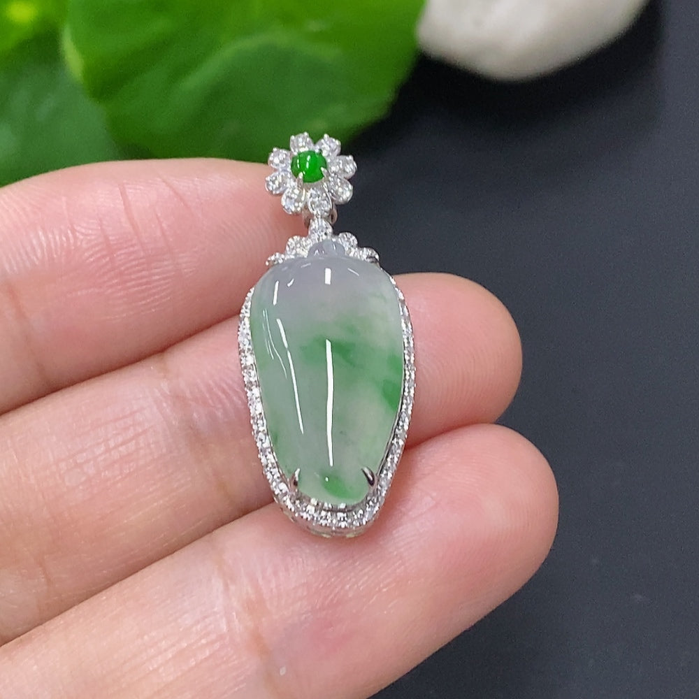 Jadeite Pendant with 18K Gold Setting, Total Weight Approx. 3g (Accented with Diamonds)