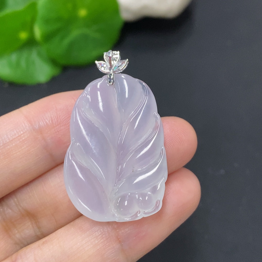 Jadeite nine-tailed fox pendant necklace with 18K gold clasp, detailed jadeite craftsmanship, HKHQ jewelry piece