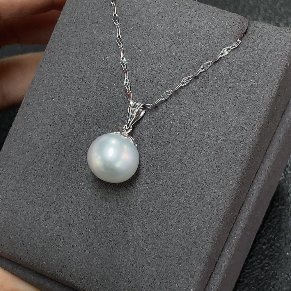 Seawater pearl necklace with 18k gold clasp, featuring 11.3mm pearls, total weight approximately 3.23g, by HKHQ.