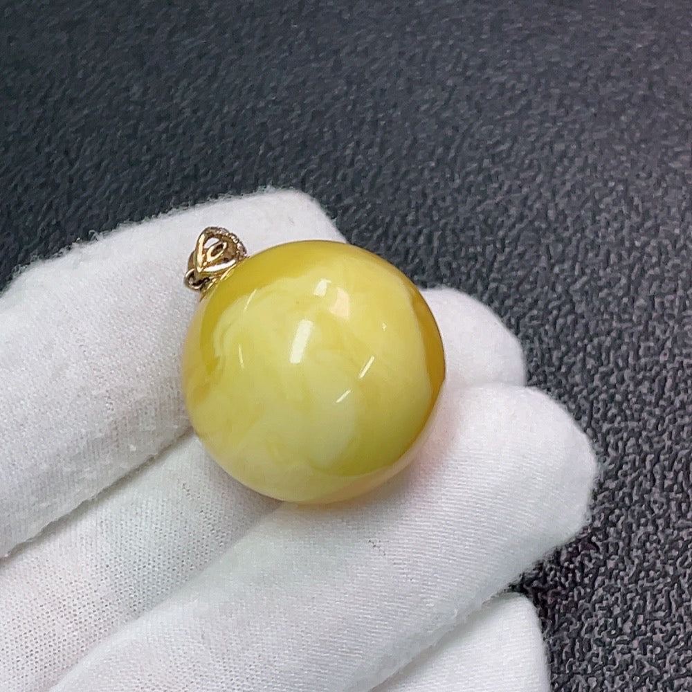 18K Amber Pendant, Total Weight Approx. 8.36g, Size About 24.1mm
