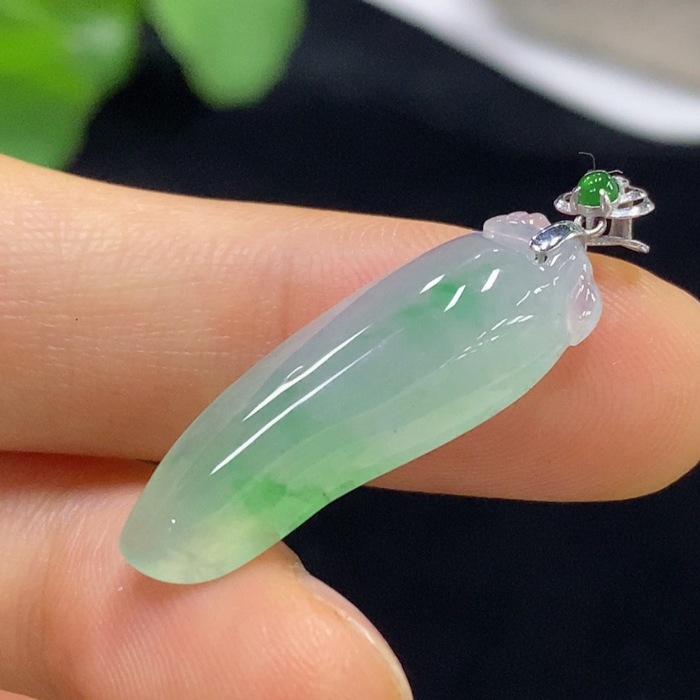 Jadeite Fu Gua Pendant in 18K Gold, Total Weight Approximately 2.74g
