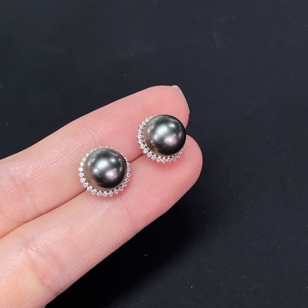 Saltwater pearl stud earrings, 18K gold, non-diamond