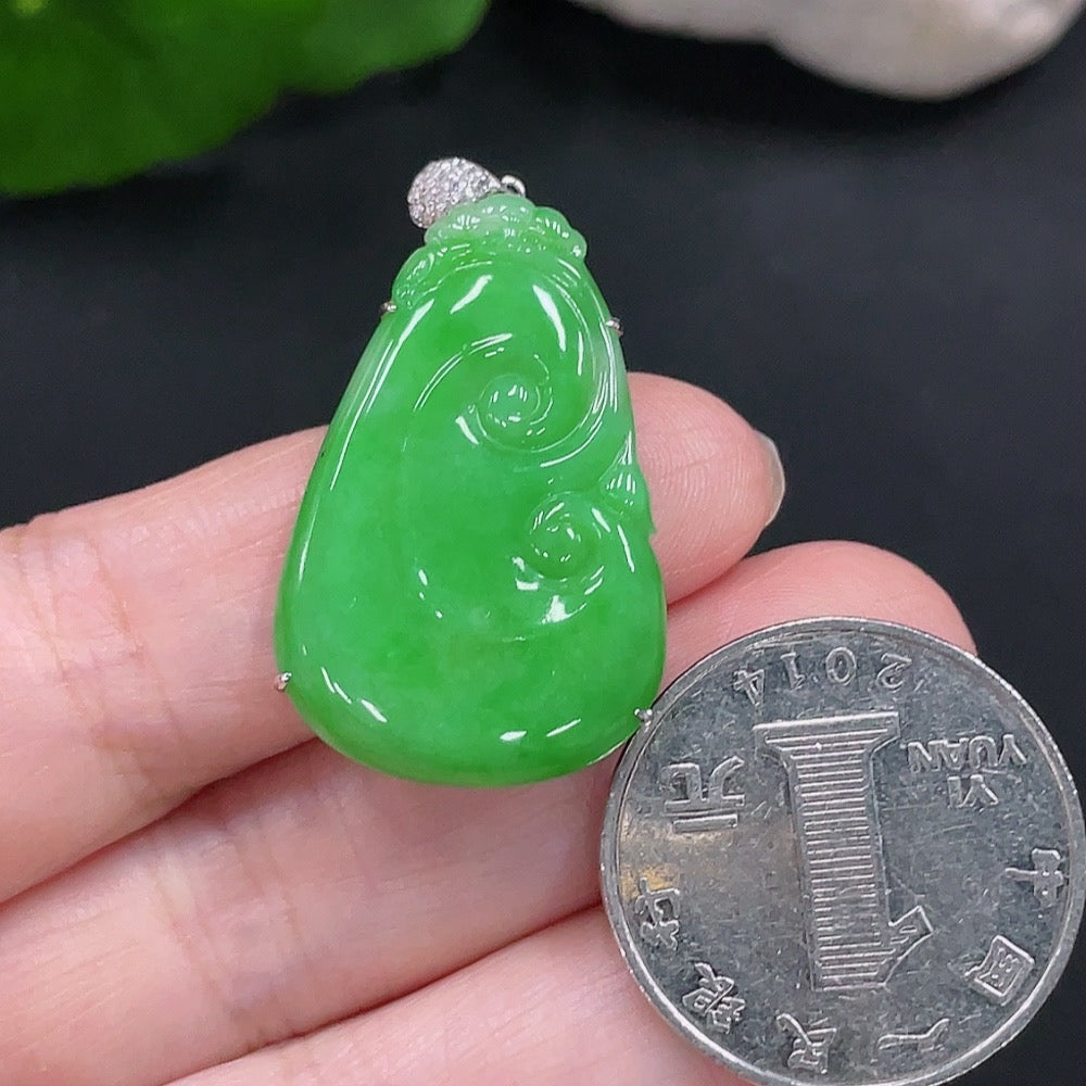 Jadeite Ruyi Inlaid Pendant 18K Gold Total Weight Approx. 6.1g