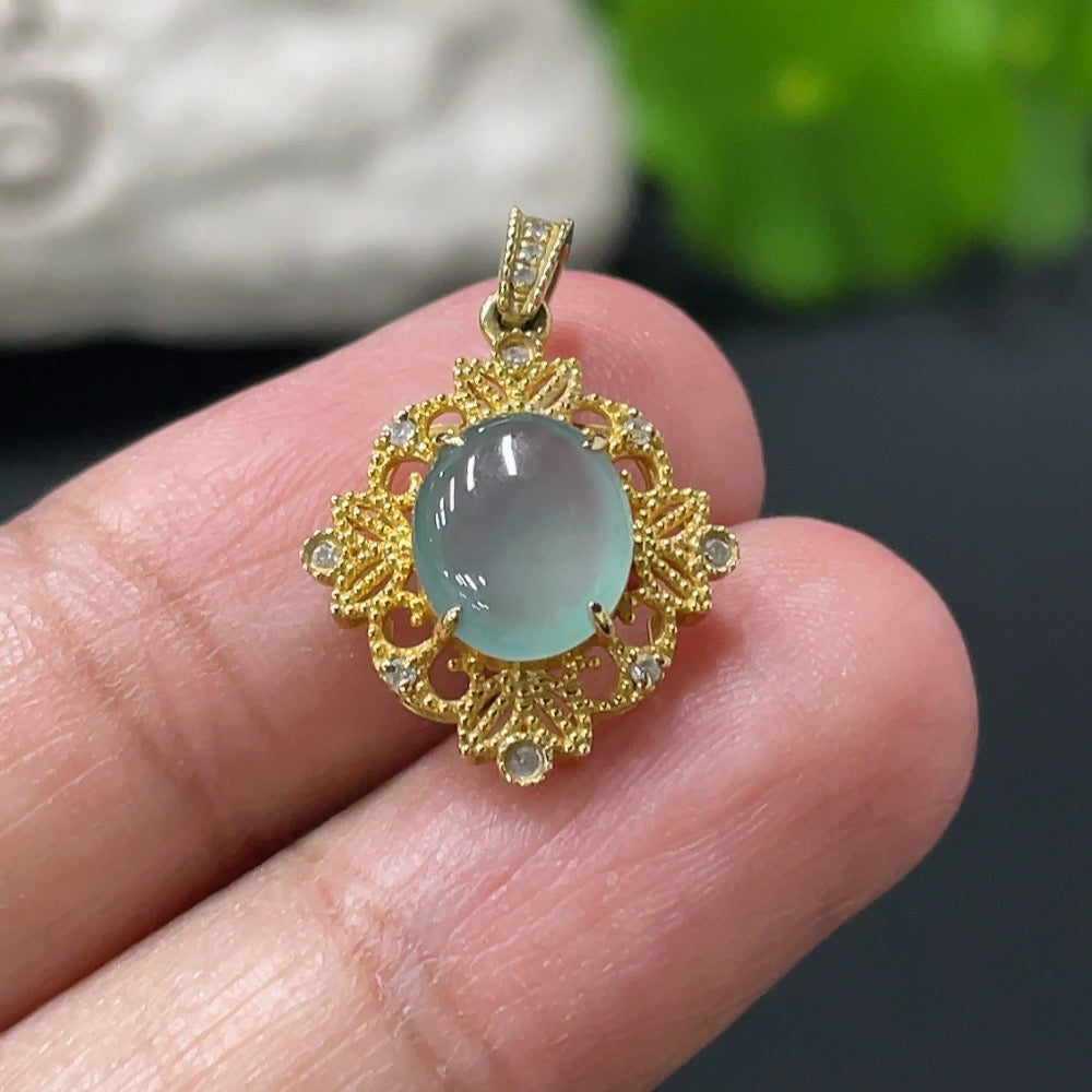 Jadeite Cabochon Pendant with 18K Gold Setting, Total Weight Approx. 1.4g