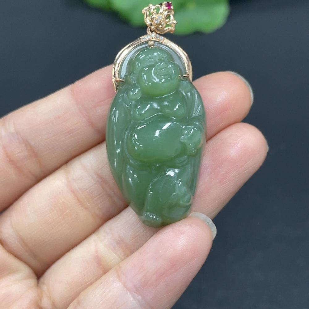 Hetian jade Buddha pendant with 18K gold and diamond accents, weighing approximately 13.7g, crafted by HKHQ.
