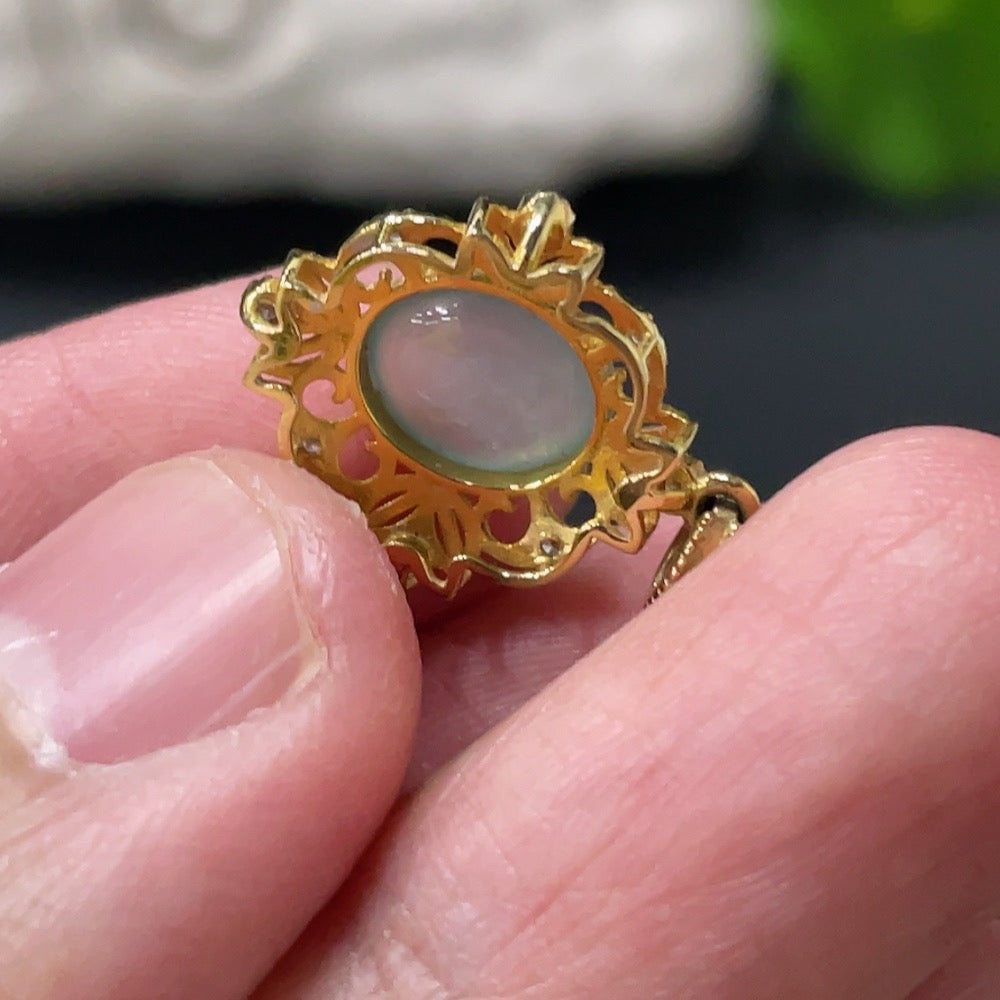 Jadeite Cabochon Pendant with 18K Gold Setting, Total Weight Approx. 1.4g