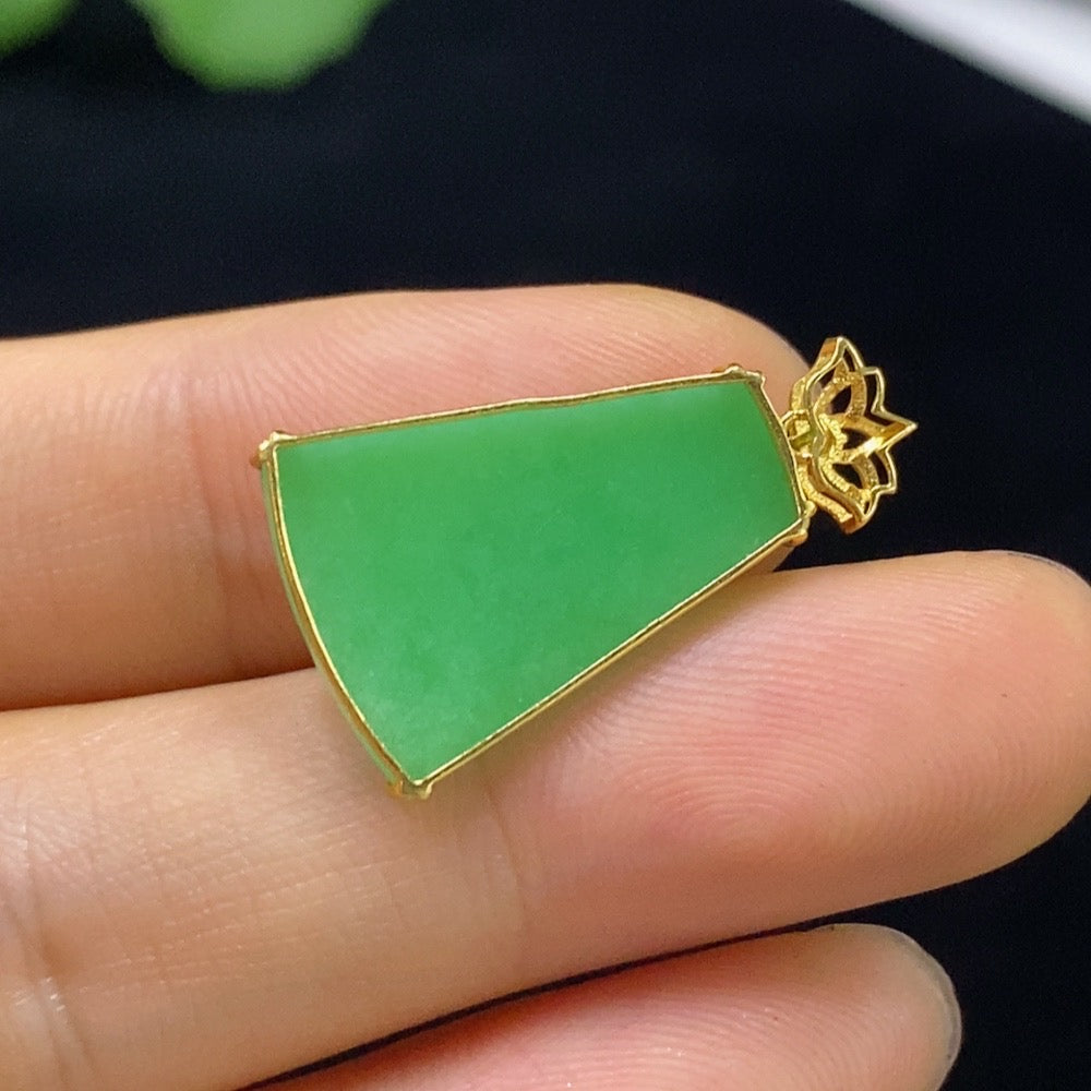 Jadeite Plain Pendant with 18k Gold, Total Weight Approx. 1.4g