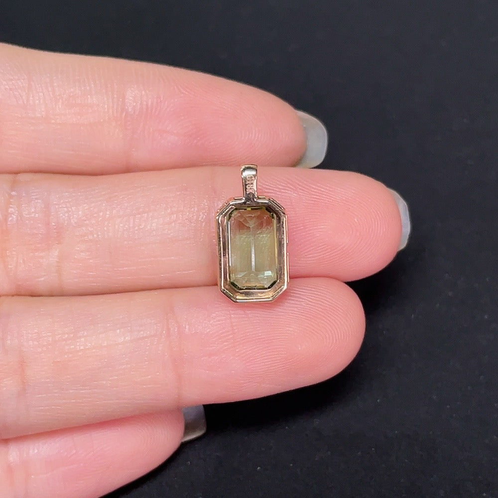 Tourmaline Inlaid Pendant 18K Gold