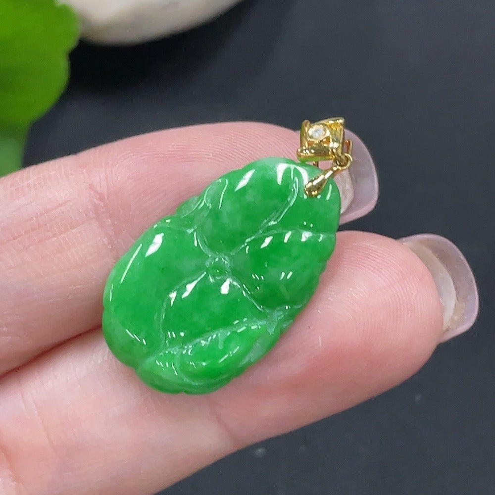 Jadeite Lotus Leaf Pendant with 18K Gold Clasp, Total Weight 2.254g