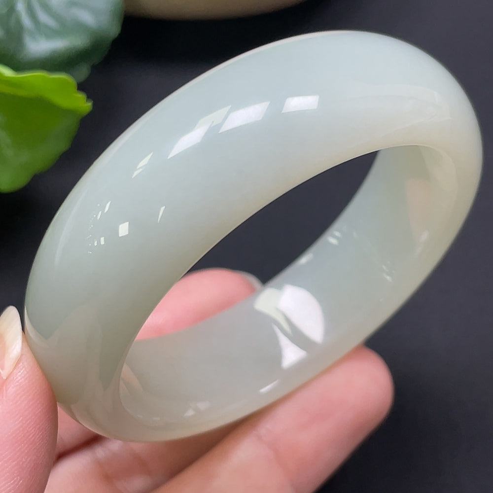 HKHQ Hetian Jade round bracelet with 52mm diameter and 60.95g weight, showcasing smooth, polished jade beads.