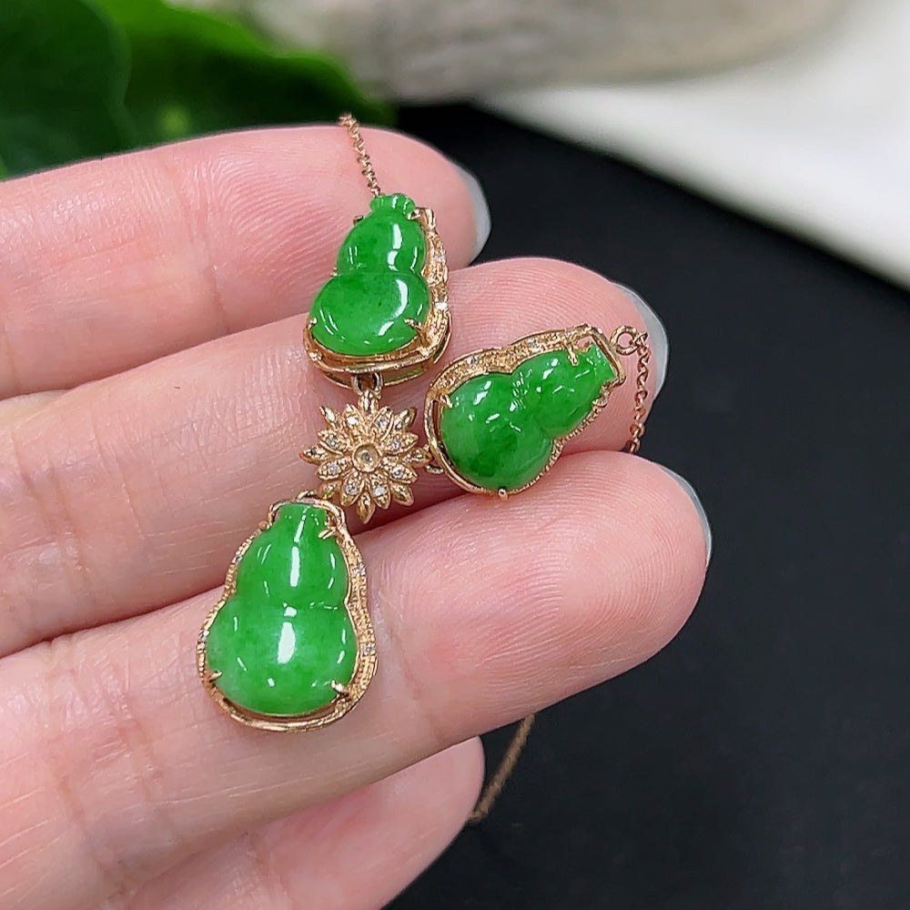 Jadeite and Diamond Necklace in 18K Gold, Total Weight Approx. 4g