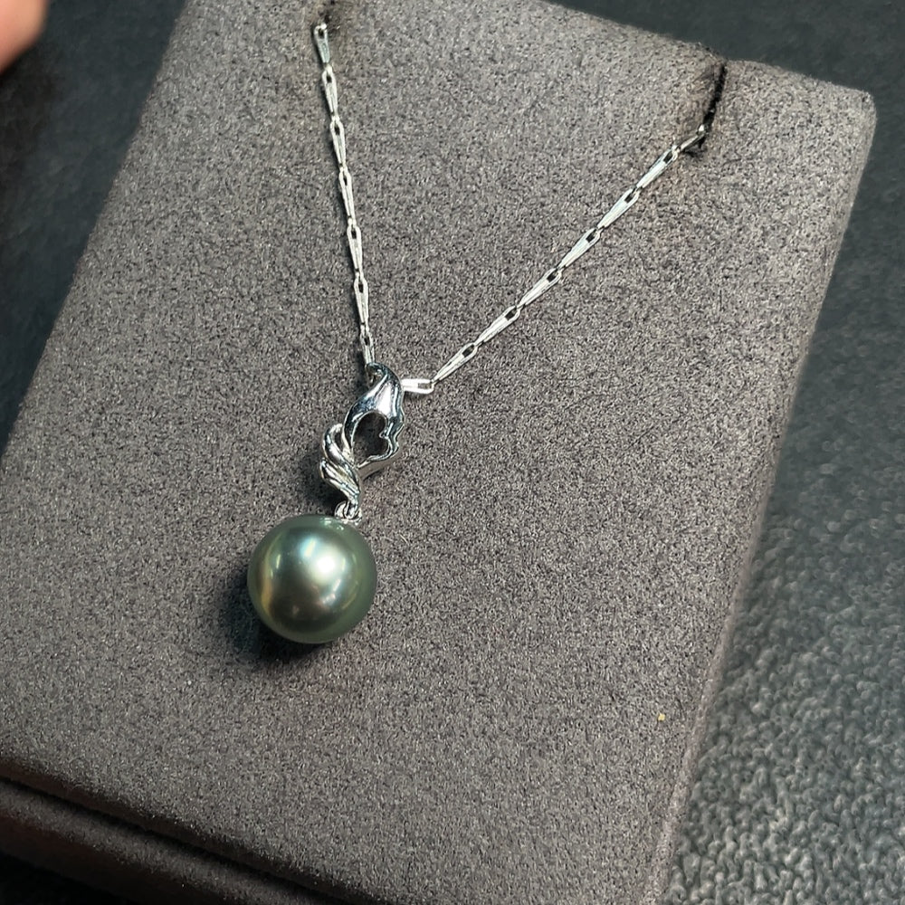 18K Gold Saltwater Pearl Necklace, Total Weight Approx. 3.33g, Pearl Size About 9mm