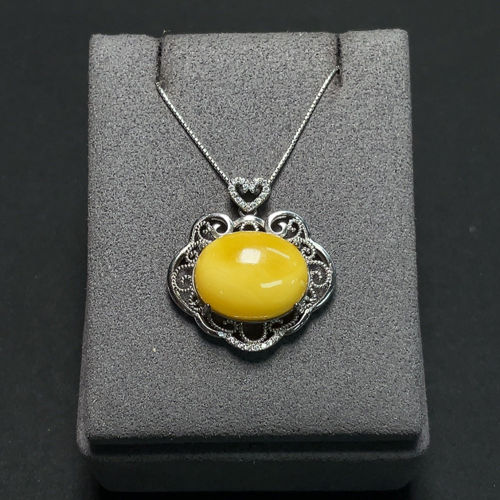 Amber Beeswax Pendant with 18K Gold Chain (Pendant Not Gold, Total Weight Including Chain Approx. 7g)
