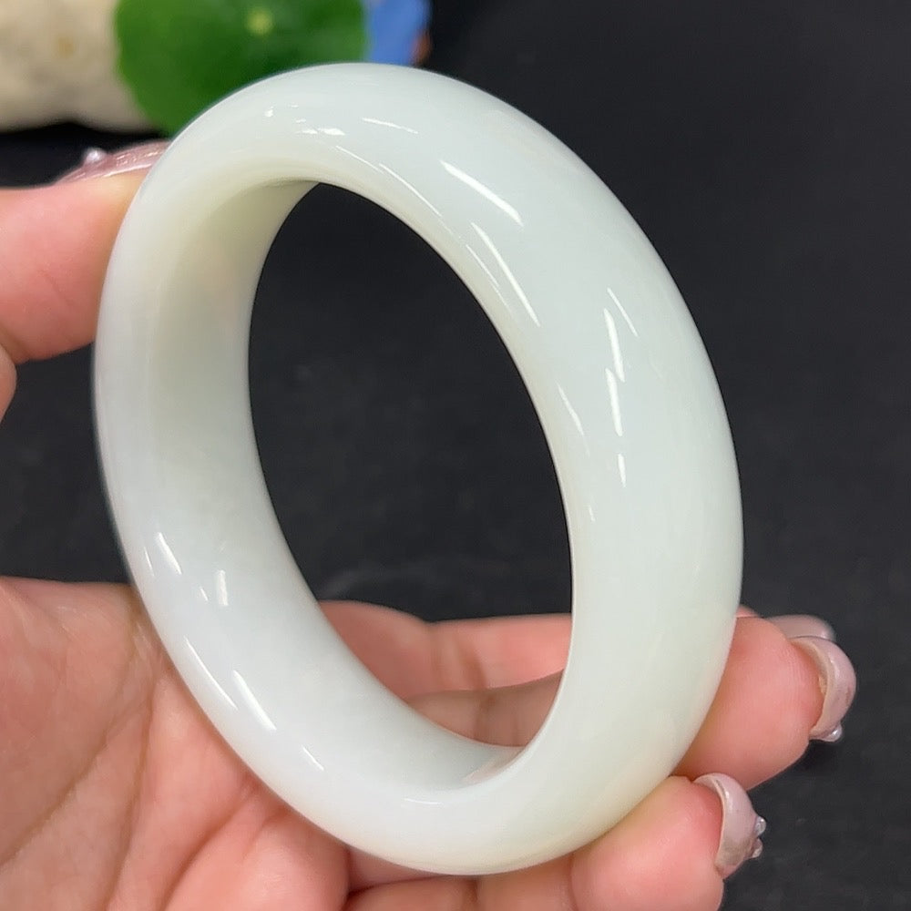 Hetian jade round bracelet by HKHQ with a size of 61.5 and a total weight of 103.78g, featuring smooth, polished jade beads.