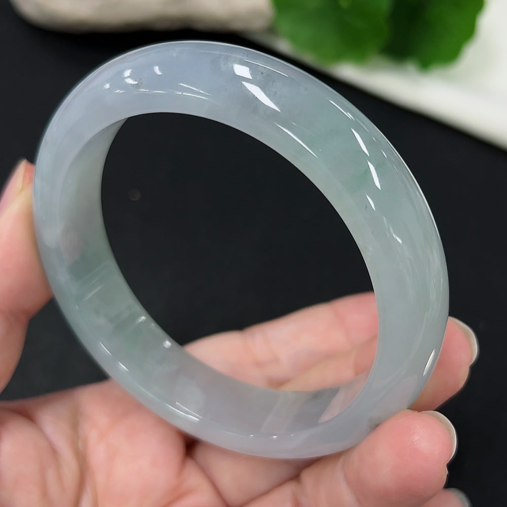 Jadeite round bangle in size 59.1 with a total weight of 65.8g, featuring smooth green jade surface and polished finish.