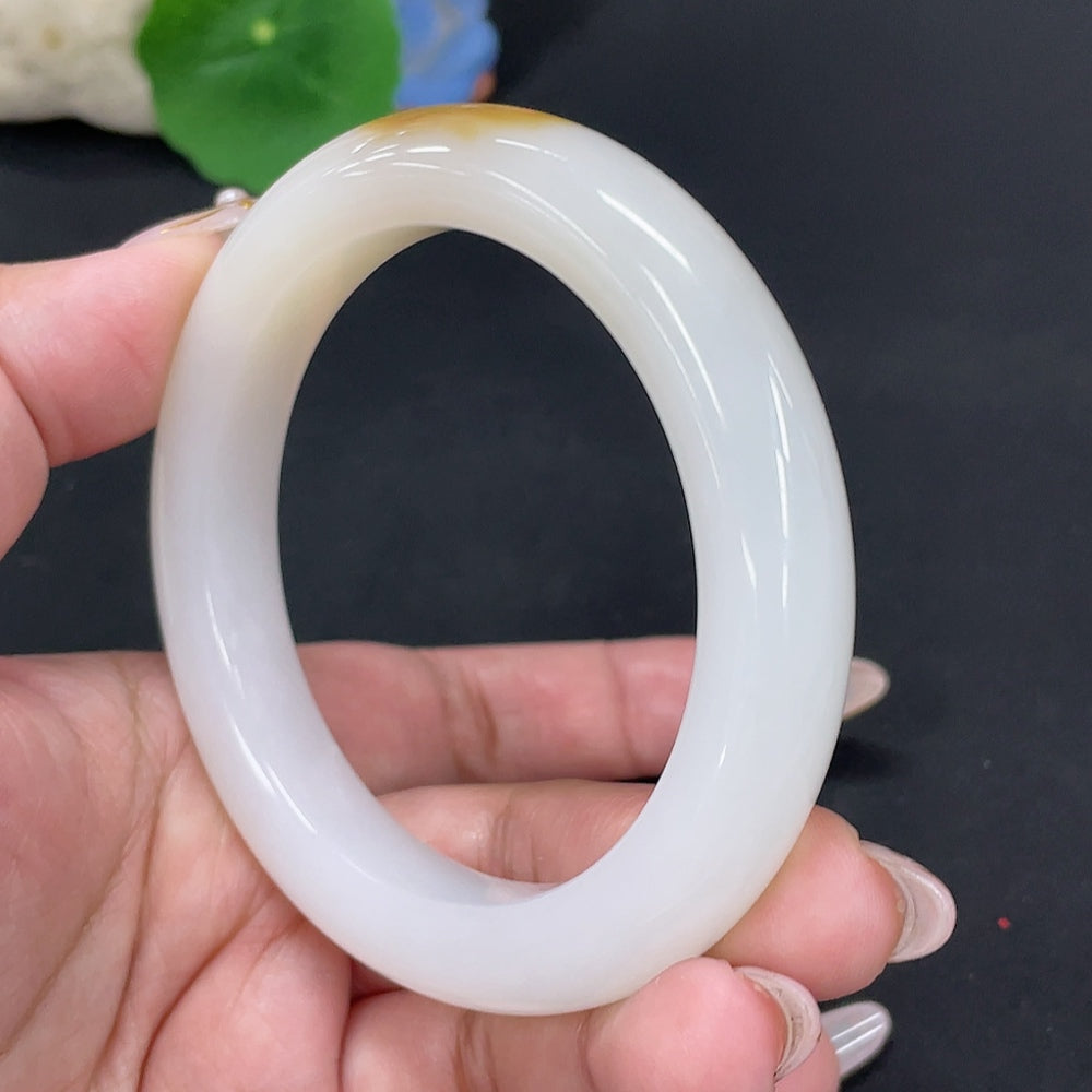 Hetian Jade Round Bracelet Size 57.9 Total Weight Approx. 63.9g Undetermined Skin Color Origin