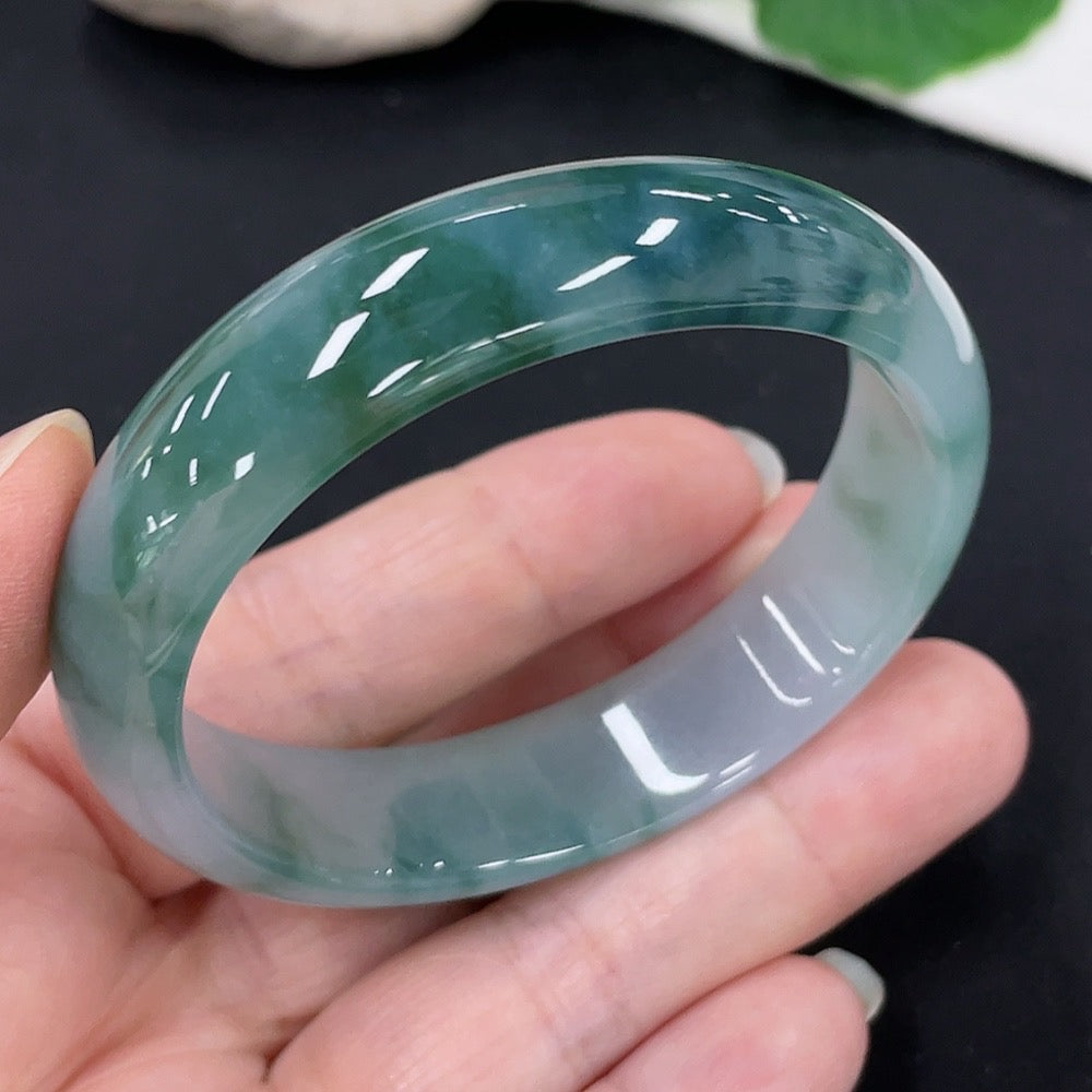Jadeite Concubine bracelet by HKHQ, featuring smooth green jade beads, size 52/46.8, weighing approximately 37.6g.