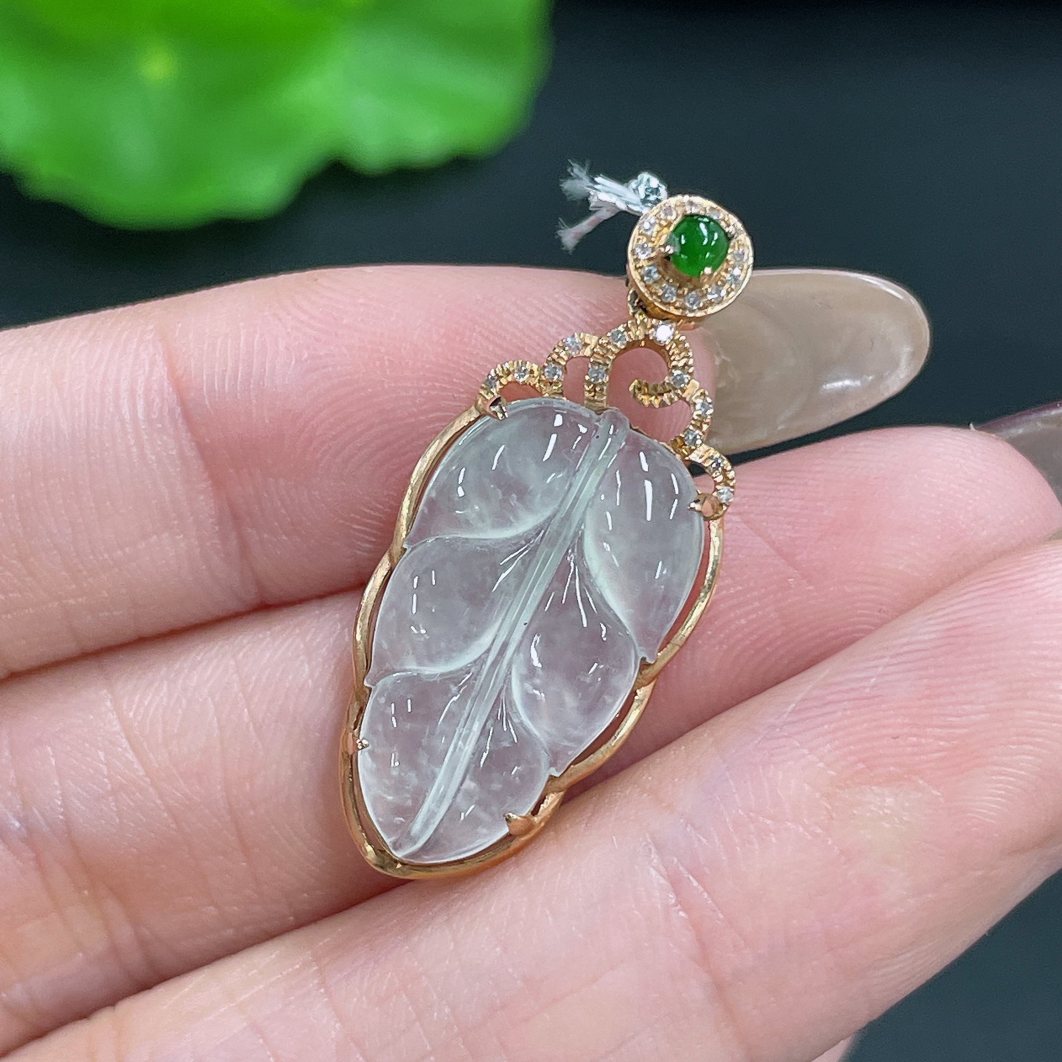 Jadeite Pendant Leaf 18k Gold Inlaid with Diamonds Total Weight Approx. 2.58g