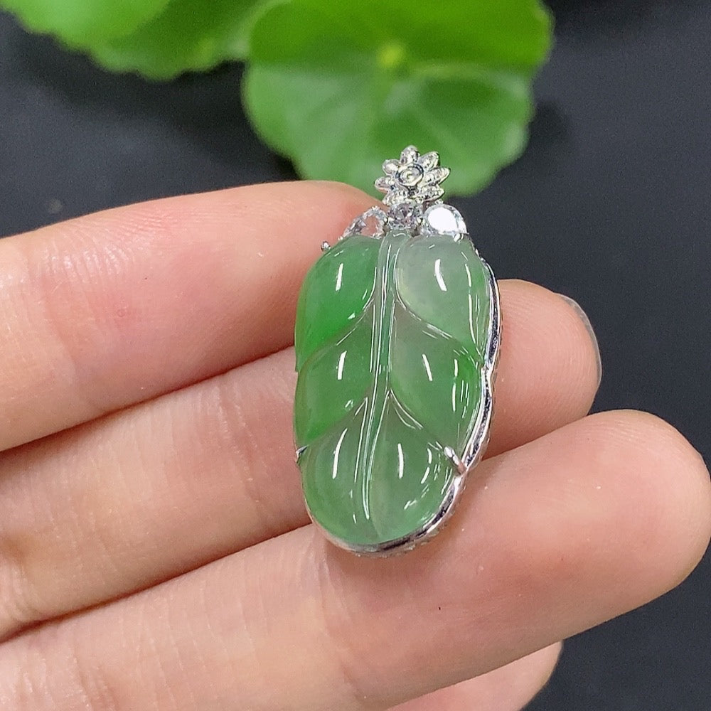 Jadeite Leaf Inlaid Pendant 18K Gold Total Weight Approx. 2.78g