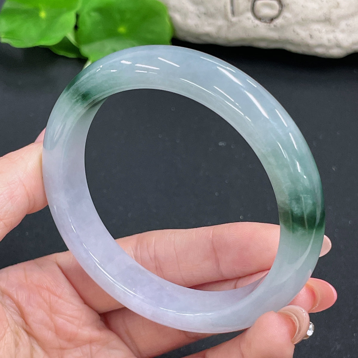 Jadeite round bracelet with a weight of 57.59g and size 58.5, featuring smooth green jade beads, from HKHQ.