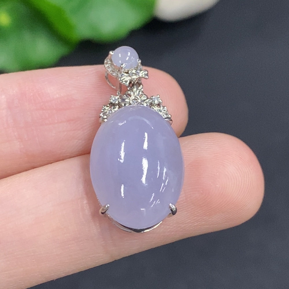 Jadeite cabochon pendant with 18K gold, non-diamond (too small to determine natural origin)