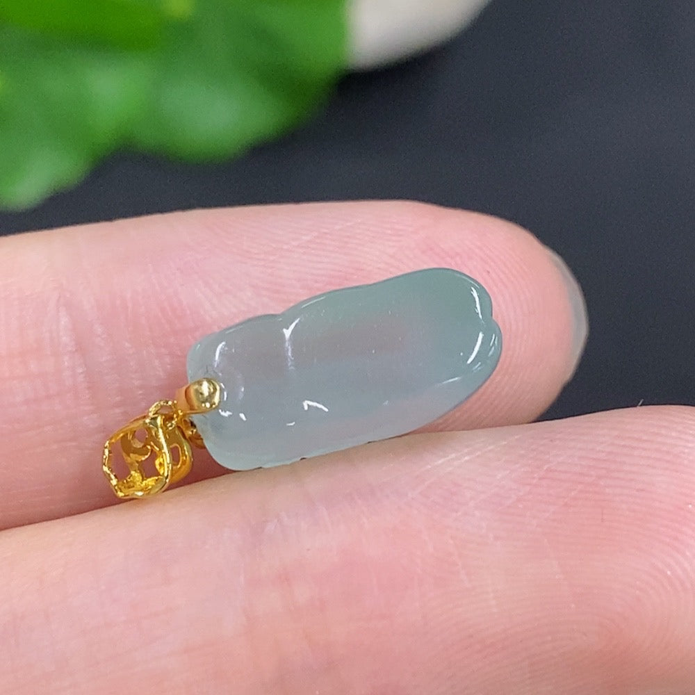 Jadeite Pi Xiu Inlaid Pendant with 18K Gold Clasp, Total Weight Approximately 2g, Non-Diamond
