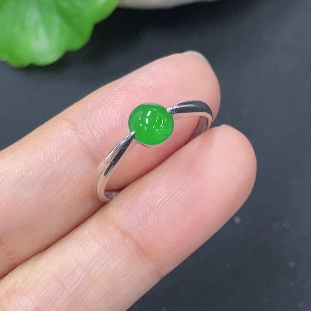 Jadeite inlaid ring 18k size 14 total weight approx. 1.44g
