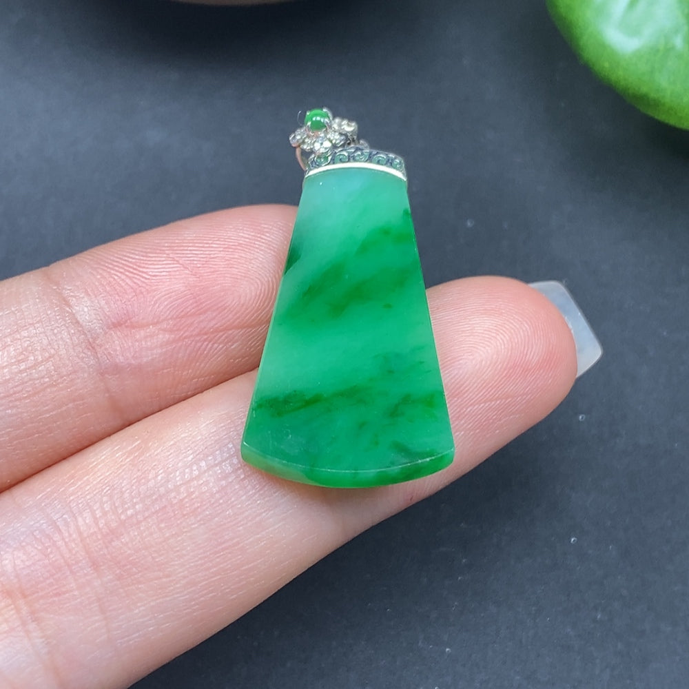 Jadeite Inlaid Pendant Plain Pendant Non-Diamond 18k Containing Other Mineral Components