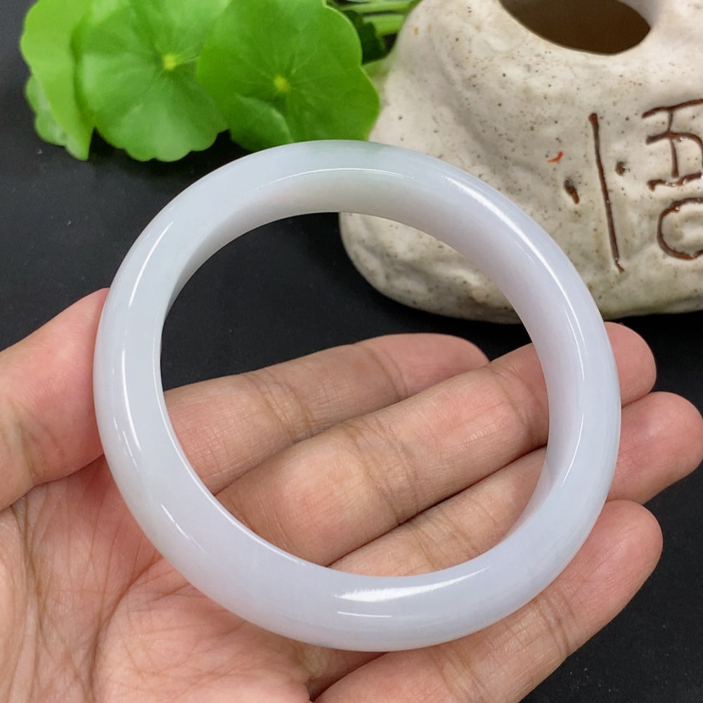 HKHQ jadeite round bracelet weighing 53.57g with a size of 55.7mm, featuring smooth, polished jadeite beads.