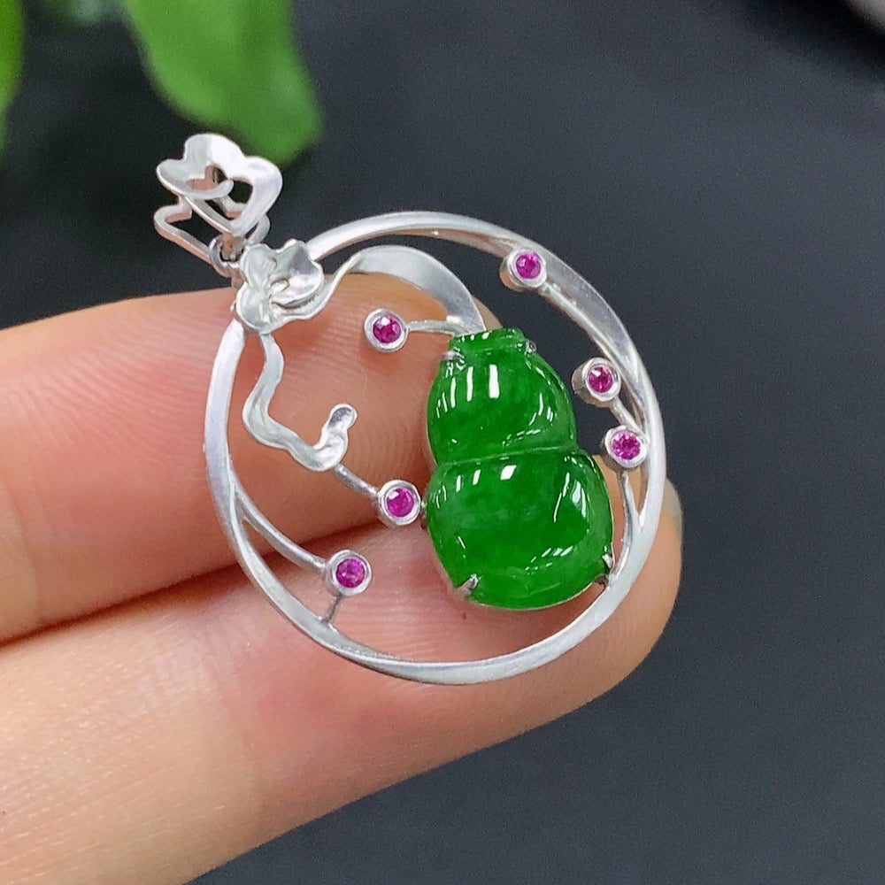 Jadeite Gourd Pendant 18K Gold Total Weight About 2.58g