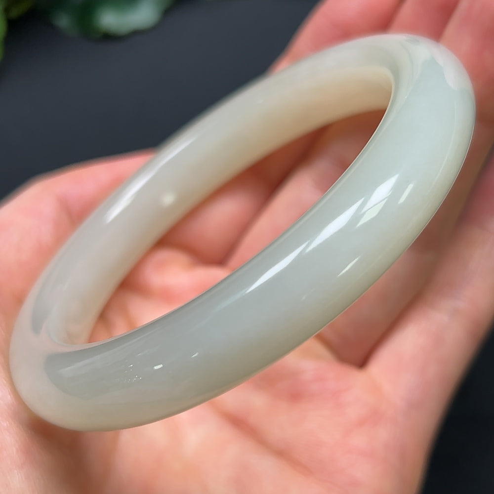 Hetian jade round bracelet with 58.9mm size, weighing approximately 56.79g, featuring smooth, polished jade beads.