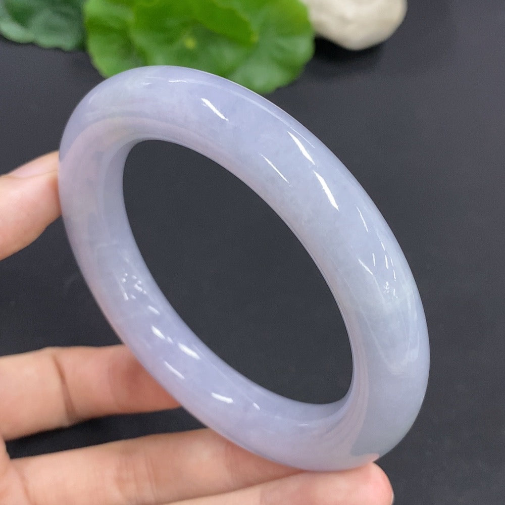 HKHQ jadeite round bangle with polished finish, weighs 84.4g, size 58, featuring colorful polishing powder.