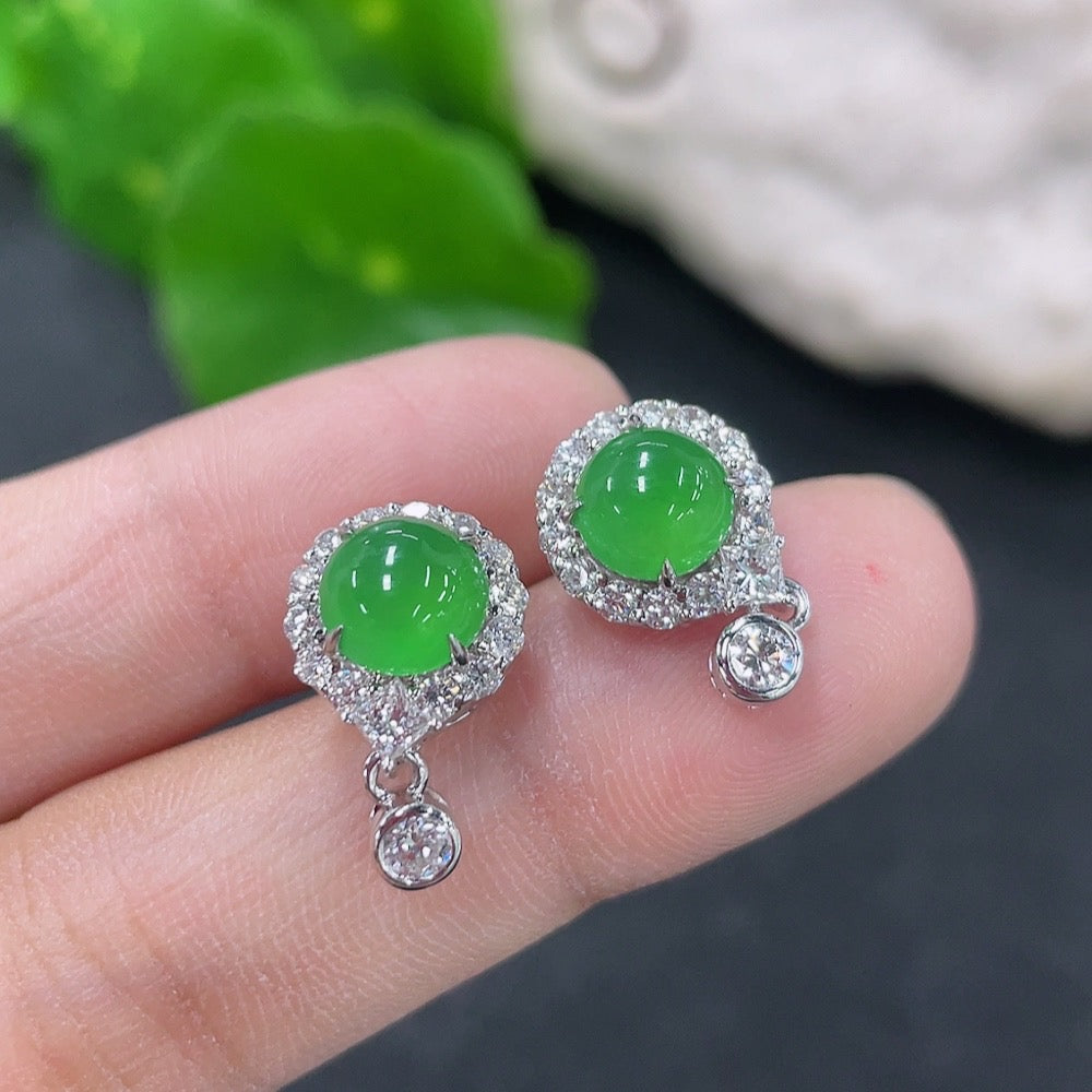 HKHQ jadeite earrings set in 18k gold with diamond accents, featuring elegant design and approximately 3.67g total weight.