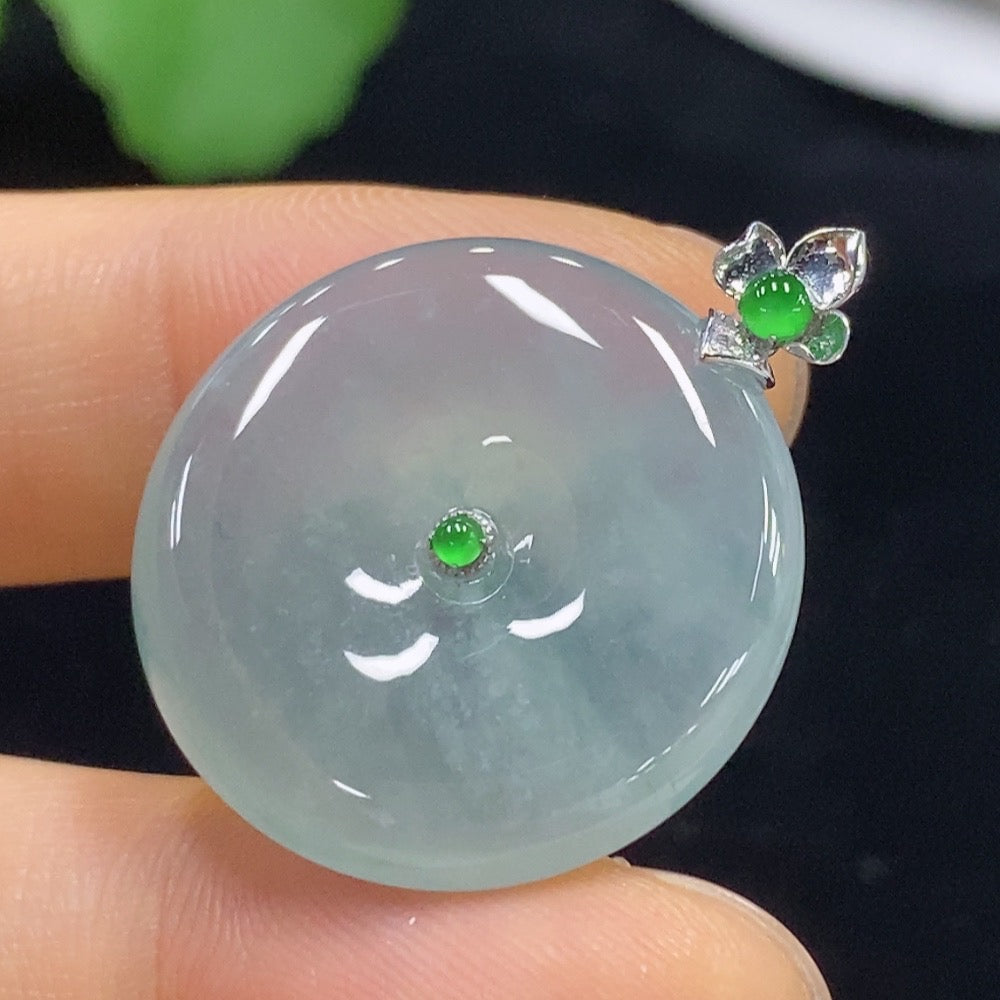 Jadeite Pendant Peace Knot 18k with Diamond Accent Total Weight Approx. 7.05g