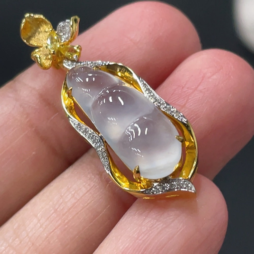 Jadeite Blessed Bean Pendant, 18k Gold Setting, Total Weight Approx. 3.47g