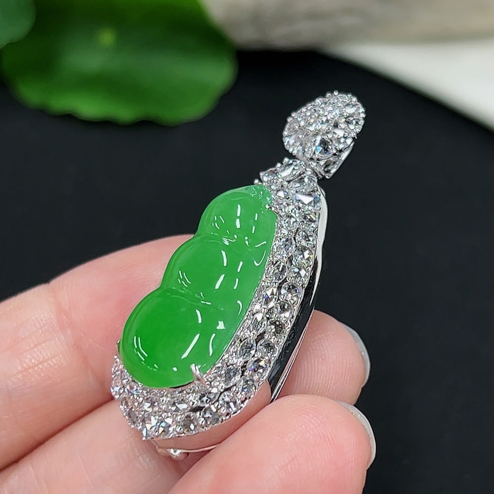 Jadeite Auspicious Bean Pendant with 18K Gold Setting (Diamond Accents)