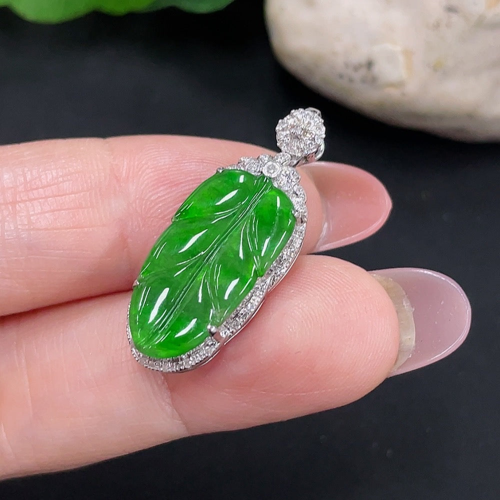Jadeite Leaf Inlaid Pendant 18K Gold Total Weight Approx. 2.4g (With Diamond Accents)