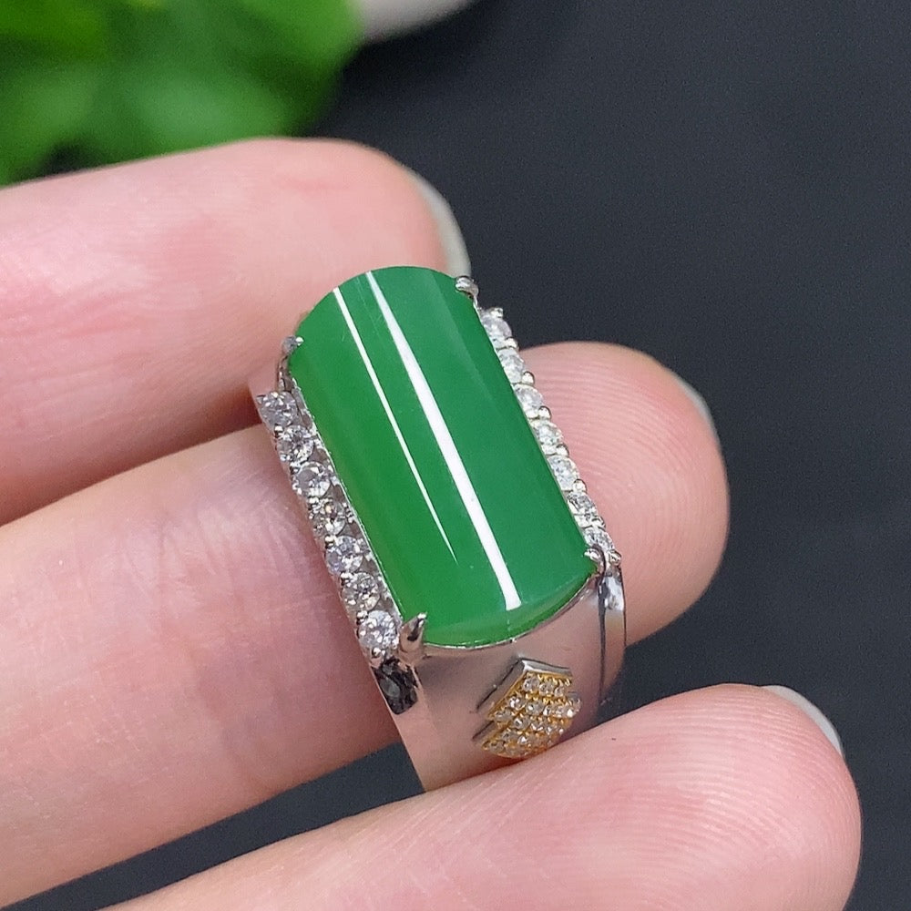 Jadeite Cabochon Ring 18k Gold Total Weight Approx. 8.6g Size 21 with Diamond Accents