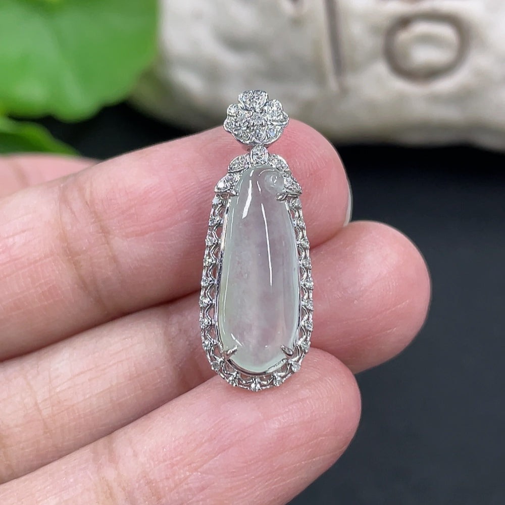 Jadeite blessing melon pendant set in 18K gold with diamonds, featuring a smooth jade jadeite pendant, weight approx. 2g.