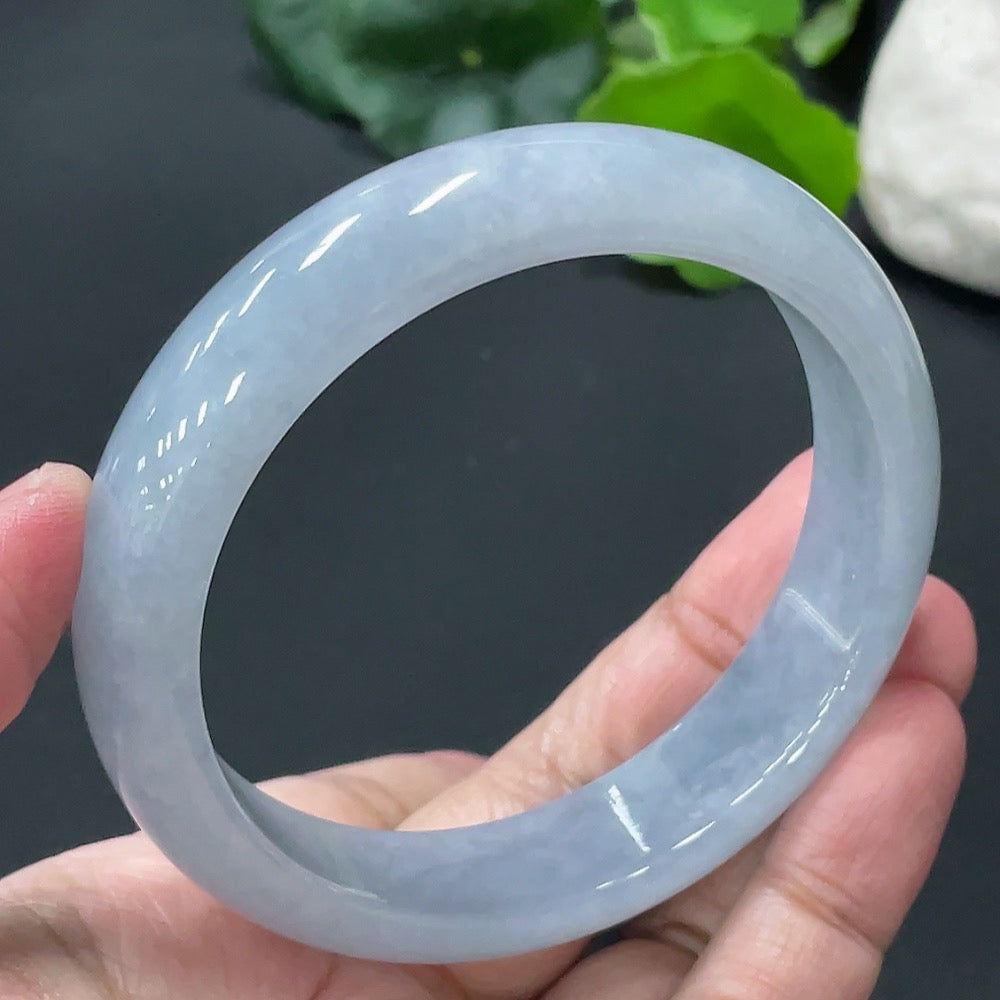 HKHQ Jadeite round bangle, Huiliu certified jade jewelry showcasing smooth, polished green jade with intricate craftsmanship.