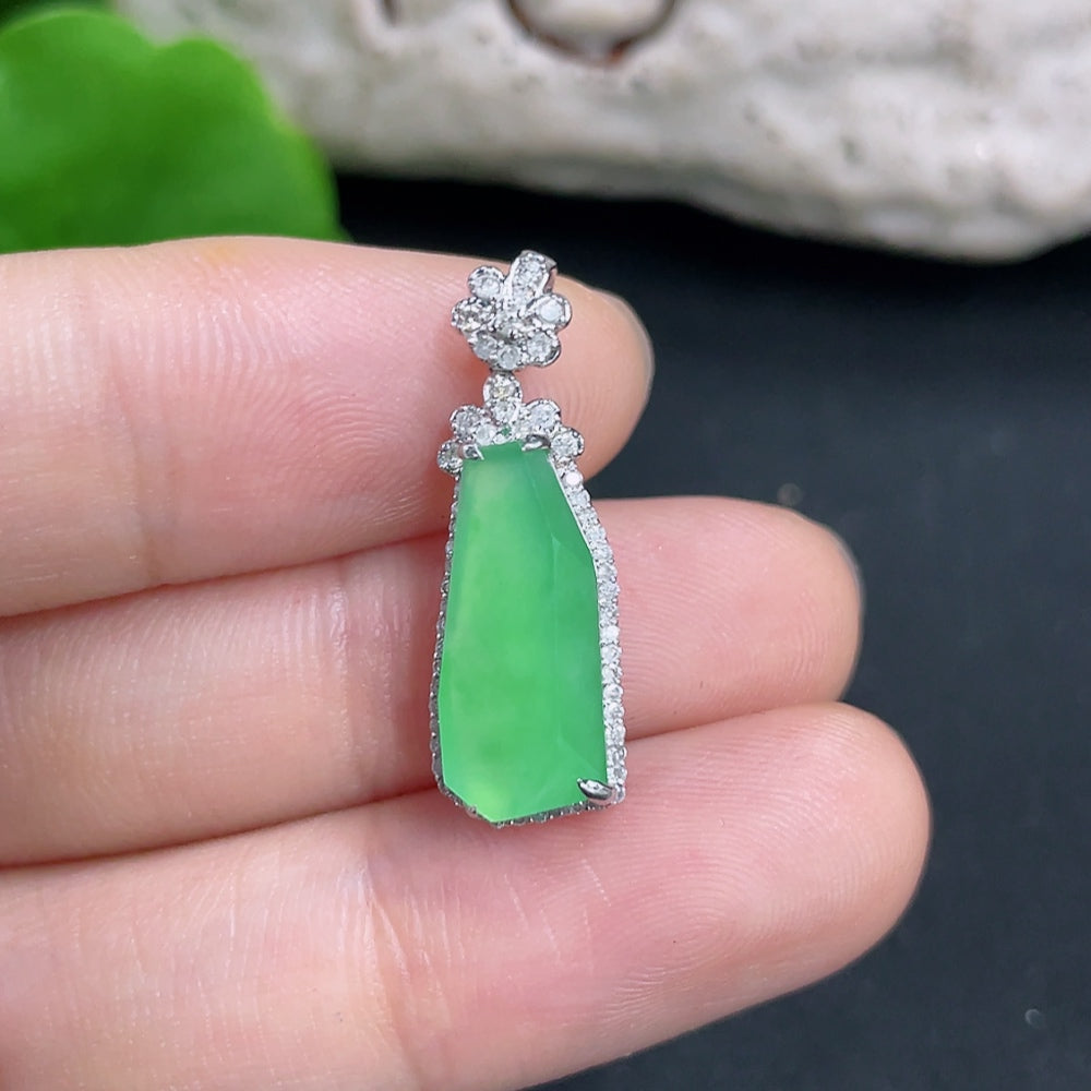 Jadeite pendant with 18k gold and diamond accents, featuring a polished jade stone, from HKHQ.