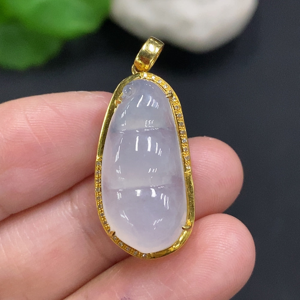 Jadeite Auspicious Bean Pendant with 18K Gold, Total Weight Approx. 3.7g (Diamond Accents)