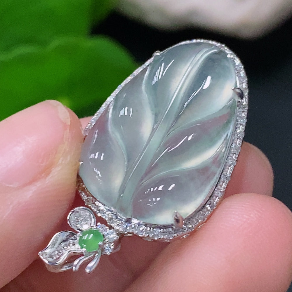 Jadeite Leaf Pendant with 18K Gold and Diamond Accent, Total Weight Approx. 3.39g