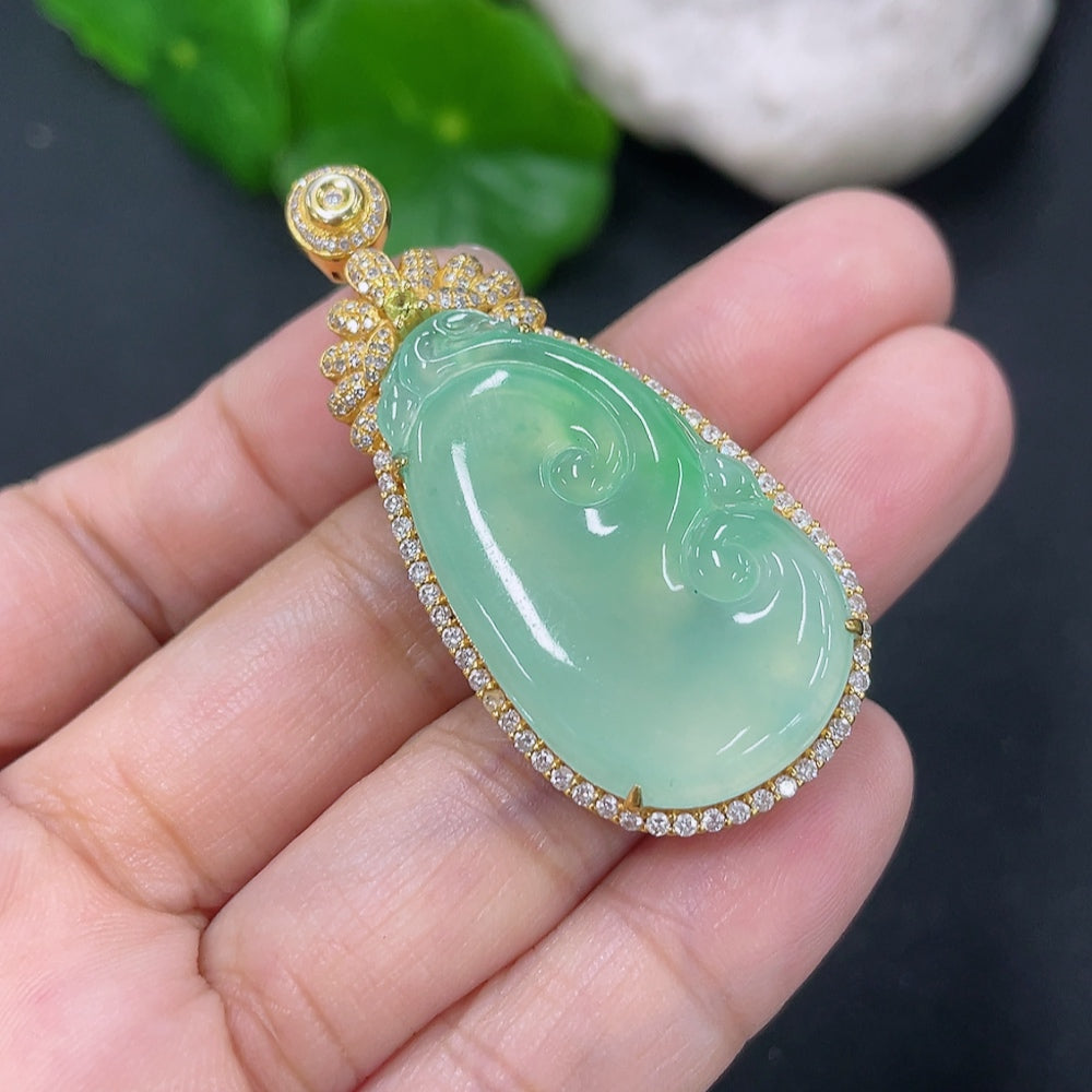 Jadeite Ruyi Inlaid Pendant 18K Gold Total Weight Approx. 10.9g (Colorless Accent Stones Are Diamonds)
