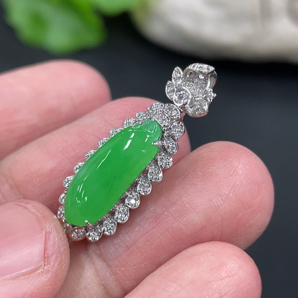 Jadeite Blessing Melon Pendant with 18K Gold and Diamond Accents, Total Weight Approx. 2.28g