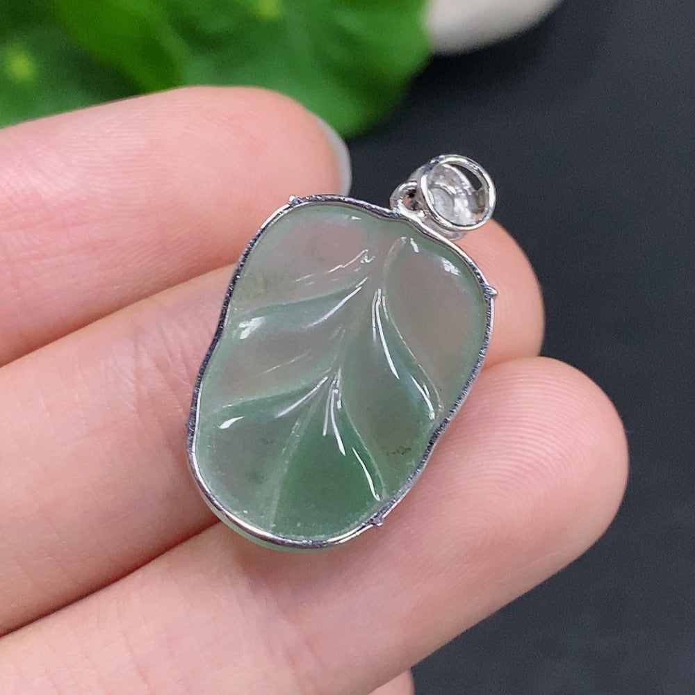 Jadeite Leaf Pendant 18K Gold Total Weight Approx. 3.2g