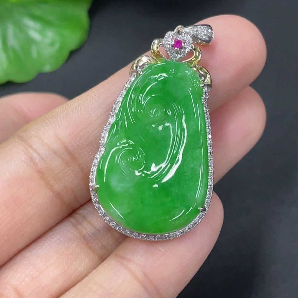 Jadeite Inlaid Ruyi Pendant 18k Set with Diamonds (Colorless) Total Weight Approx. 5.23g