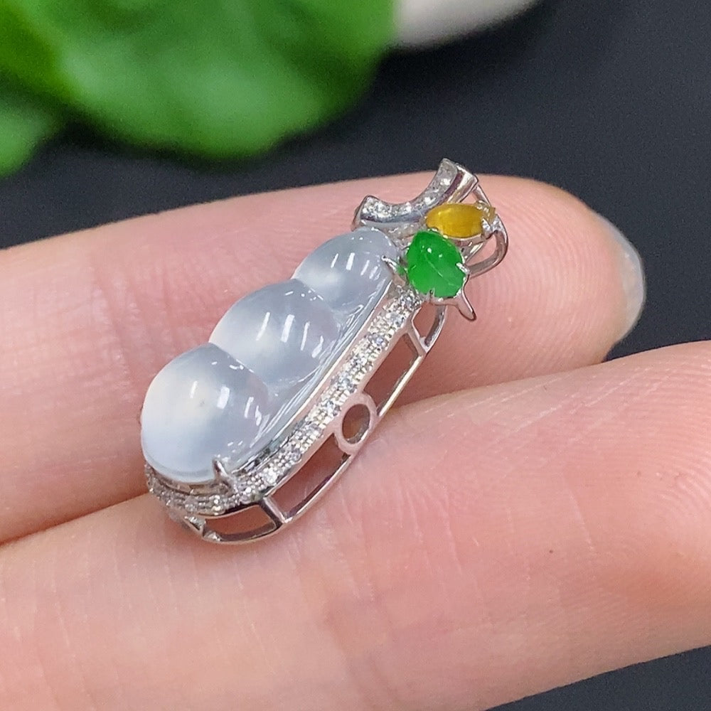 Jadeite Gourd Pendant with 18K Gold and Diamond Accents, Total Weight Approximately 2.2g